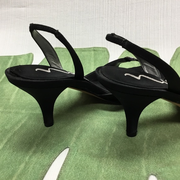 Nina Lovely Black Heels - Picture 6 of 9